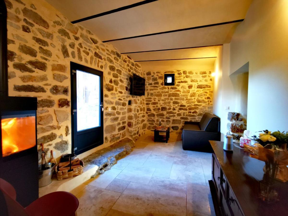 Magnifique gite en pierres 6 personnes avec piscine privee Ardeche plein sud Lablachère Extérieur photo